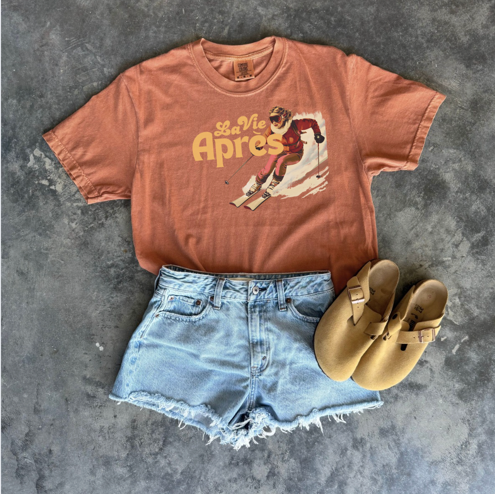 Après Ski — Retro Skier 'La Vie Après' Tee