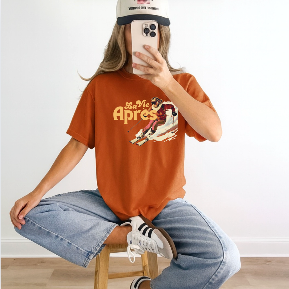 Après Ski — Retro Skier 'La Vie Après' Tee